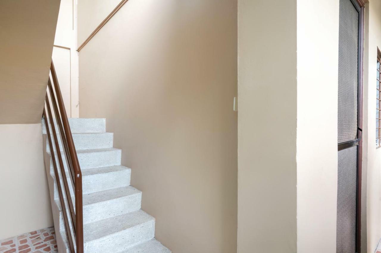 Conrado'S Apartelle Paranaque City Zewnętrze zdjęcie